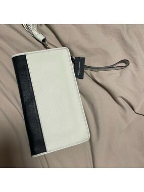Banana Republic wristlet wallet